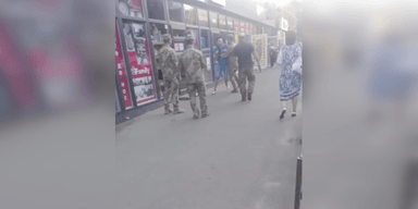 "Не стреляйте": в Киеве при попытке задержания призывника военком достал пистолет, — соцсети (видео)