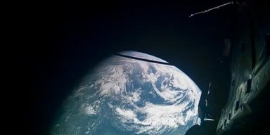 Зонд ЄКА зробив знімки Землі та Місяця, виконавши в космосі те, чого не робив жоден апарат (фото)