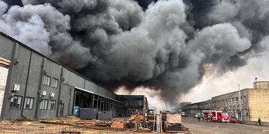 Удар по "Новой почте" на Волыни: ГСЧС ликвидировала масштабный пожар (фото)