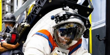 Політ на Місяць: який скафандр носитимуть астронавти під час майбутніх місій NASA (фото)