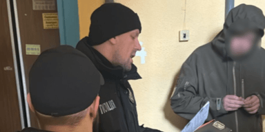 Поліцейські затримали на хабарі працівника ТЦК: у військкоматі повідомили, що він здійснив СЗЧ