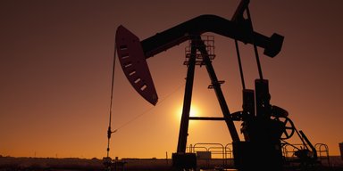 Не судьба. Почему бензин не дешевеет вслед за нефтью