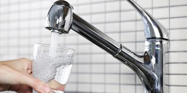 "Це ганьба": Україну можуть не взяти в ЄС, бо у Києві не п'ють воду з-під крана, — депутат