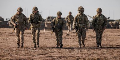 Британські війська в Україні та 1000 км буферної зони: ЗМІ розповіли про військовий план Трампа