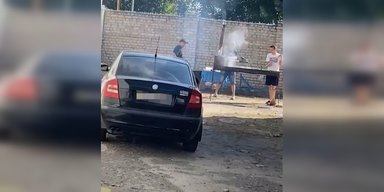 У Миколаєві компанія смажила шашлики біля моргу: головний лікар пояснив причину (фото, відео)