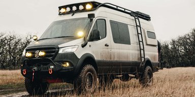 Mercedes Sprinter перетворили на дорогий дім на колесах для найсуворіших умов (фото)