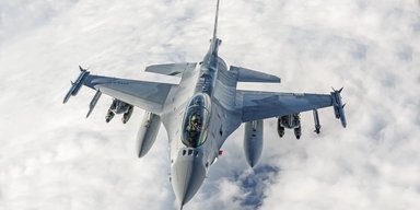 В США впервые показали вооруженный истребитель F-16 передовой версии Block 70 (фото)