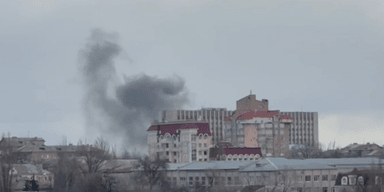 У тимчасово окупованому Донецьку палає будівля "уряду ДНР" (фото, відео)