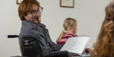 Нестерильное кино. Зачем смотреть трагикомедию "Не волнуйся, он далеко не уйдет"