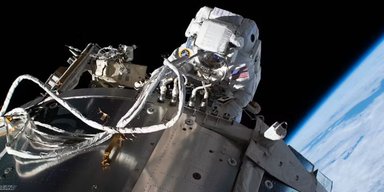 Обман у космосі: літня жінка перерахувала тисячі доларів "астронавту" на "кисень"