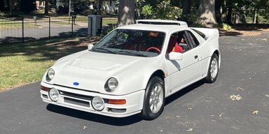 Капсула времени: обнаружен самый редкий спорткар Ford почти без пробега (фото)