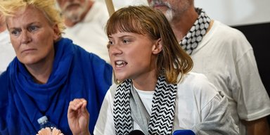 Грета Тунберг рассказала о "страданиях" палестинцев, показав заложника из Израиля