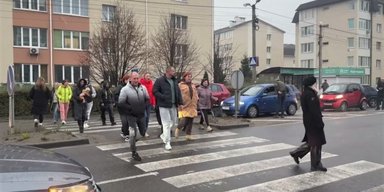 Три года без отопления: жители села на Киевщине вышли на акцию против застройщика (видео)