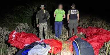 Українець намагався вилетіти в Молдову на параплані: "льотчика" затримали прикордонники (фото)