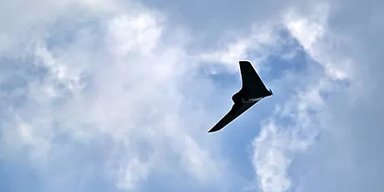 Поблизу аеродромів у Криму лунають вибухи: окупанти підтверджують роботу ППО (фото, карта)