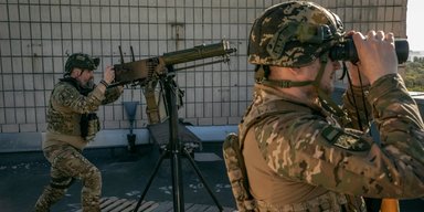 Юристи з автоматами: мисливці за дронами у вільний час захищають Київ, — The Guardian'