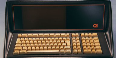 Лишилося 5 у всьому світі: у смітті випадково знайшли два перші настільні ПК Q1 (фото)