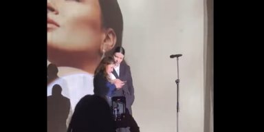 "Мужчины не танцуют": певица Приходько насмешила зал общением с фанаткой (видео)
