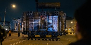 "Последний прометей Донбасса": в День энергетика на корпусе разрушенного трансформатора презентовали уникальные кадры фильма о Кураховской ТЭС