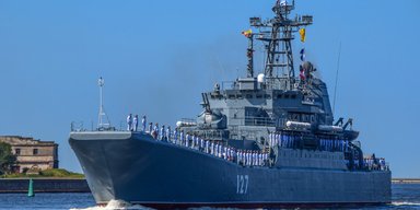 Оккупанты планируют начать ремонт БДК "Минск", — росСМИ