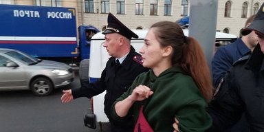 Росія платить родичам мобілізованих, щоб стримати їх від протестів, — розвідка Британії