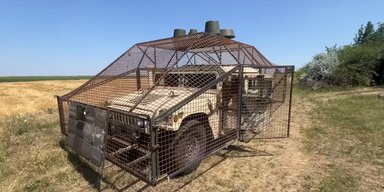 HMMWV захистили від дронів: у ЗСУ показали броньований "хаммер" (відео)