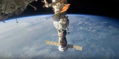 Впечатляющие кадры показывают Землю и Луну из космоса: снимки сделал астронавт с МКС (видео)