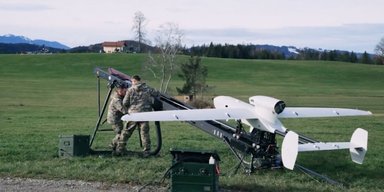 Захищені канали зв'язку і протидія РЕБ: Німеччина передала ЗСУ новий БПЛА Luna NG (відео)