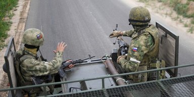 "Стрижень" другої лінії оборони: росіяни копають траншеї навколо Токмака, — розвідка Британії