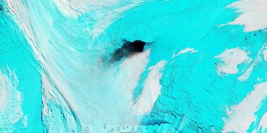 В Антарктиді з'являється і зникає чорна діра розміром зі Швейцарію: що там відбувається (фото)