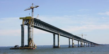 Сели на мель. Почему нет денег на строительство Керченского моста
