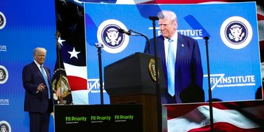 "Міг приїхати до Саудівської Аравії без запрошення": Трамп знову критикує Зеленського