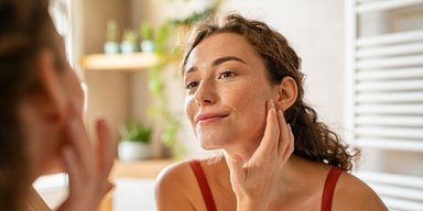 Как ухаживать за кожей весной: 3 совета косметолога, которые вернут свежесть и красоту