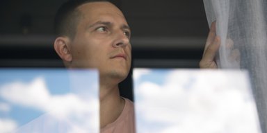 Чоловік виявив "стеження" за собою біля будинку: він показав підозрюваного (фото)