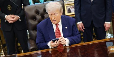 18 сообщений ранним утром и ночью: журналисты подсчитали, как часто Трамп пишет в соцсетях