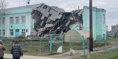 "Завалилася": у Росії на очах очевидців обрушилася будівля школи (відео)