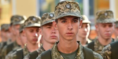 Безугла розкритикувала дозвіл на виїзд чоловіків і запропонувала мобілізувати з 18 років