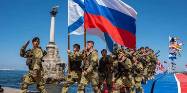 У центрі Севастополя прогриміли вибухи: поруч базується 810-та бригада морської піхоти (карта)
