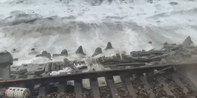 Змило залізницю в Сочі і знесло пам'ятник в Криму: росіяни показали наслідки негоди (фото)