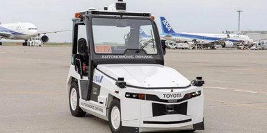 Беспилотные авто Toyota начали обслуживать аэропорт в Японии (фото)