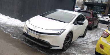 В Киеве заметили новейший гибрид Toyota в футуристическом стиле (фото)