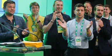 Игра в монополию. Как за 95 дней Зеленский сконцентрировал у себя всю власть в стране
