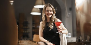 Дівчина хотіла познайомитися з гарним "хлопцем", але швидко усвідомила помилку (відео)