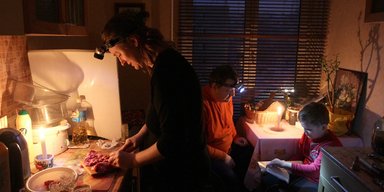 Черный веер над Украиной: когда закончатся отключения электричества?