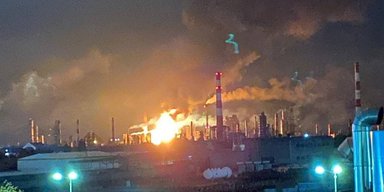 Здіймається густий чорний дим: Рязанський НПЗ у Росії атакували безпілотники (фото, відео)