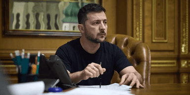 Зеленский ввел новые санкции СНБО: в список попали Шелест, Карасев и адвокат Шария (документ)