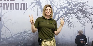 Сара Эштон-Чирилло появилась на премьере фильма "20 дней в Мариуполе" в Киеве (фоторепортаж)