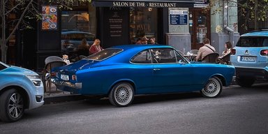 Найуспішніше покоління: у Києві помітили раритетний Opel Rekord С (фото)