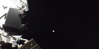 У місії "Артеміда-2" аварія: біля Місяця астронавти виявили на кораблі жахливий запах (фото)