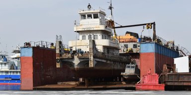 У Нижньому Новогороді загорівся судноремонтний завод: які об'єкти охопив дим та вогонь (відео)